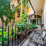 Nerudova Lesser Town Apartment *