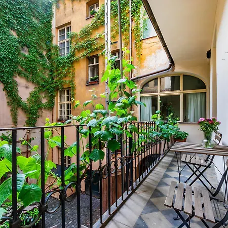 Nerudova Lesser Town Apartment *