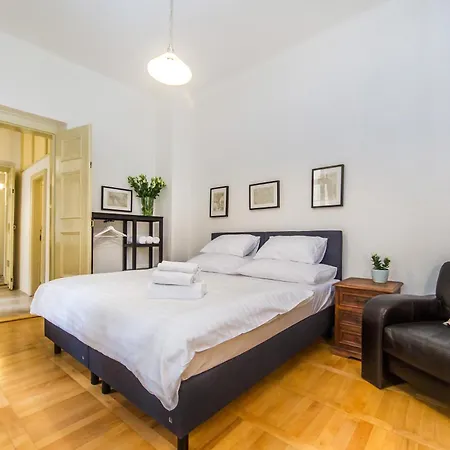 Nerudova Lesser Town Apartment *