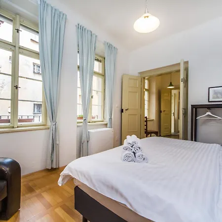 Nerudova Lesser Town Apartamento